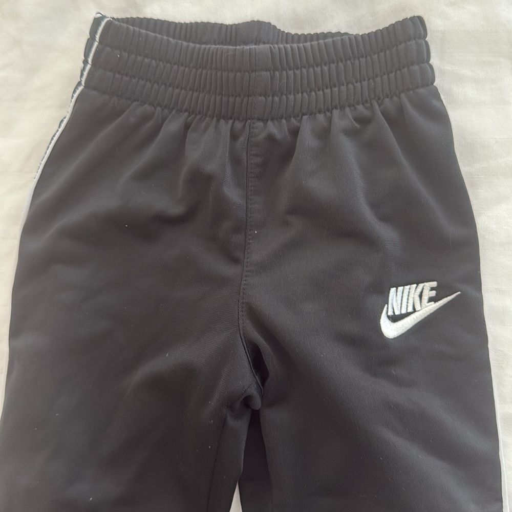 Nike tracksuit - Picture 8 of 10